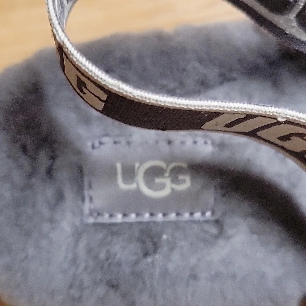 UGG Women's Gray and White Platform Disco Stripe Slides Sz 6